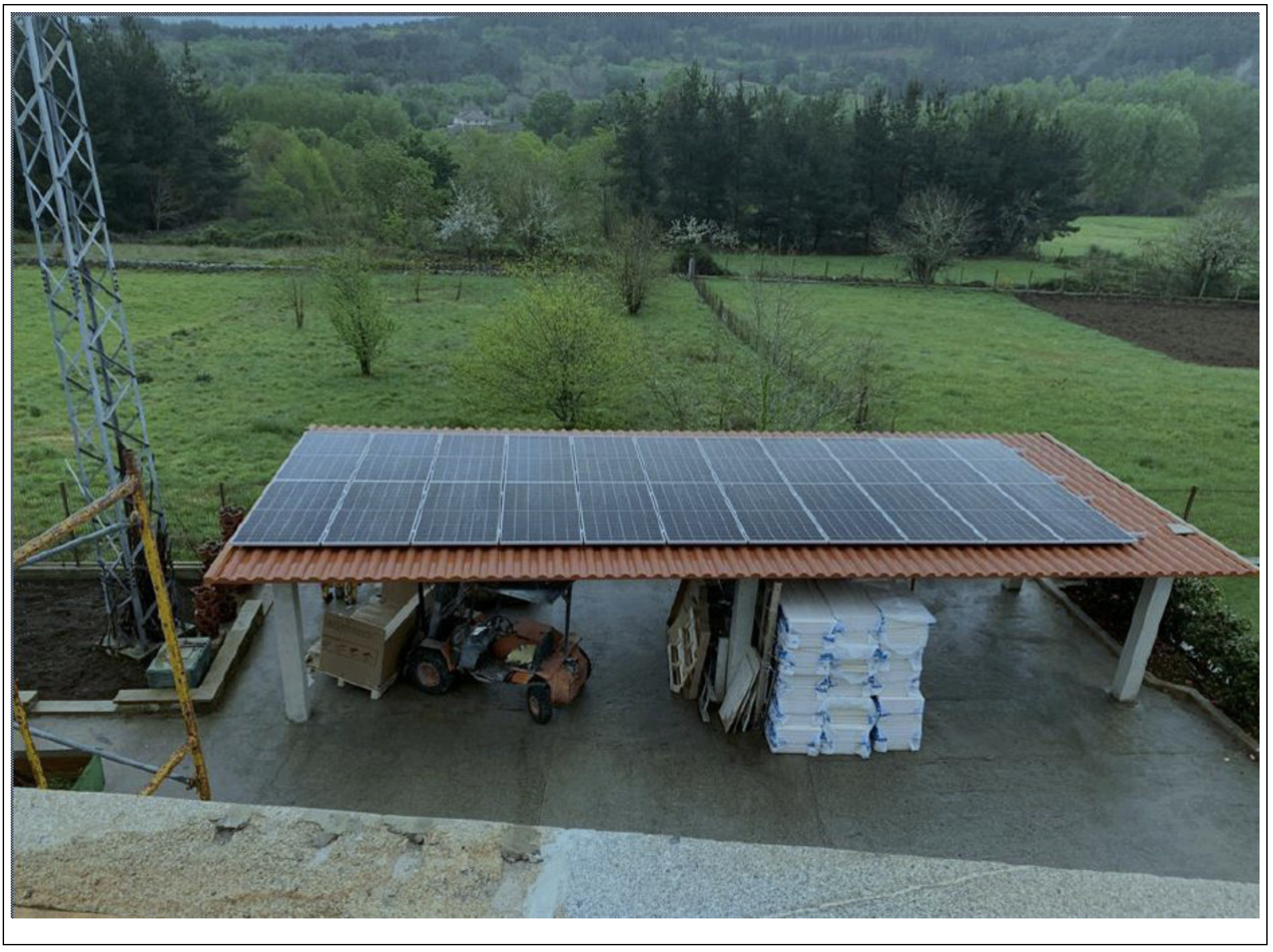 Instalación fotovoltaica Apartamentos Río Sil.