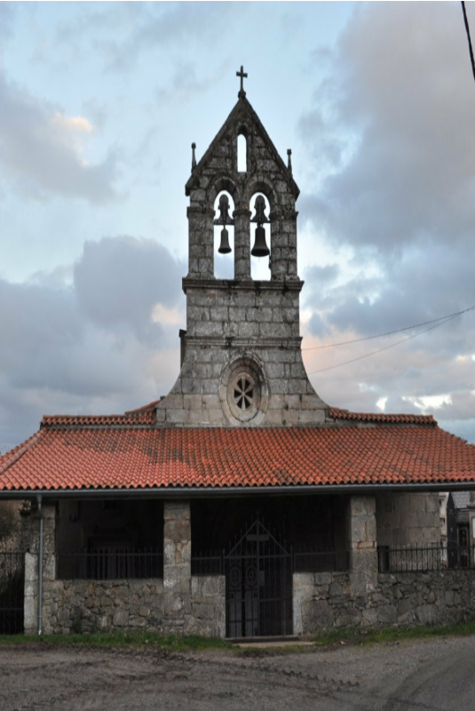 Fachada de la iglesia románica de Santa María de Bolmente.