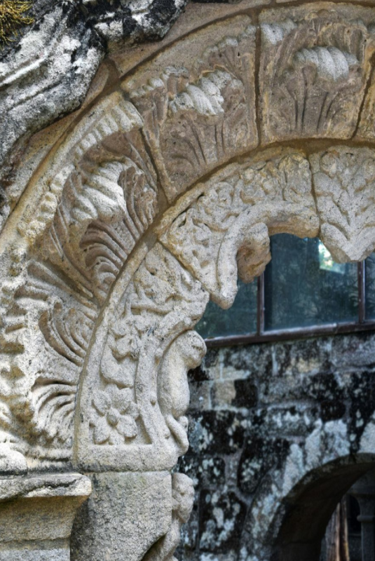 Portada románica del Monasterio de Santa Cristina de Ribas de Sil.