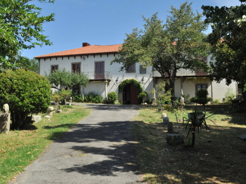 Fachada exterior del Pazo Museo de Tor en Monforte.