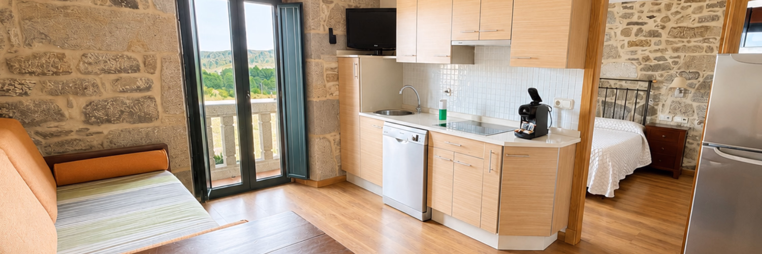 Apartamento Boqueiriño Sober, tu hogar en la Ribeira Sacra: piedra original y ducha de hidromasaje.
