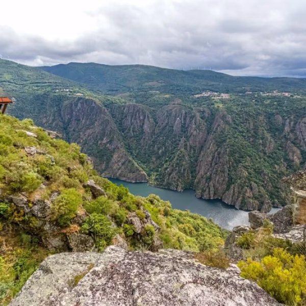 Vista panorámica del Cañón del Sil cerca de nuestra casa rural en la Ribeira Sacra, en Sober.
