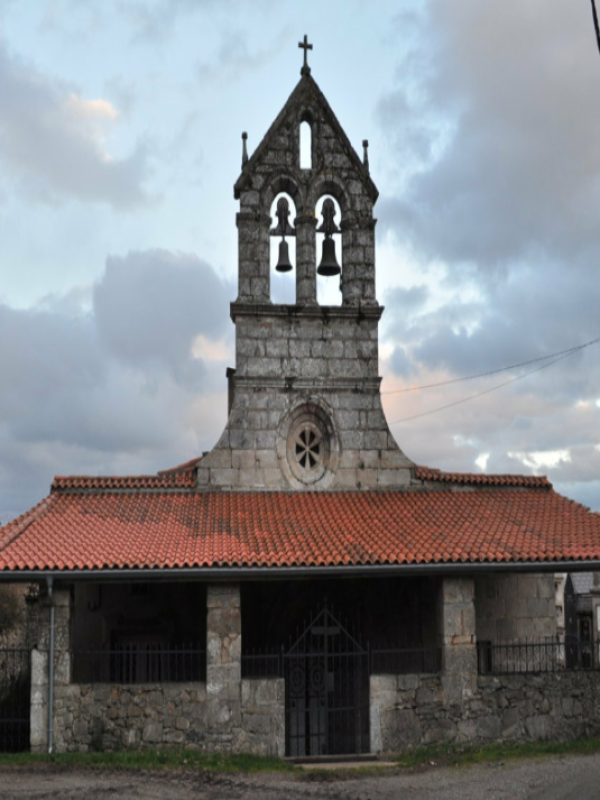 Fachada de la iglesia románica de Santa María de Bolmente.