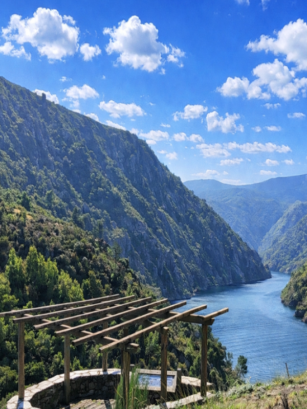 Vistas panorámicas desde el Mirador dos Chancís, Sober.